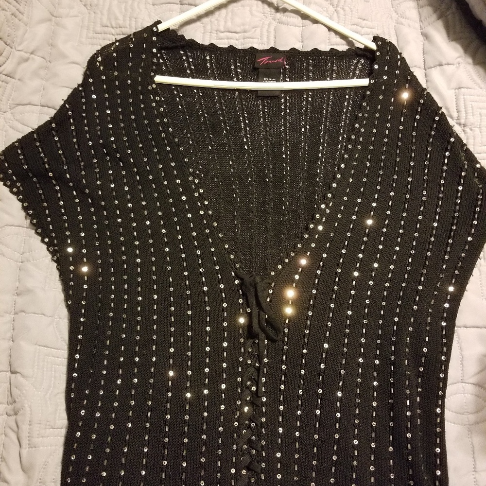 Brand new Torrid size 2 (18/20) knitted sweater